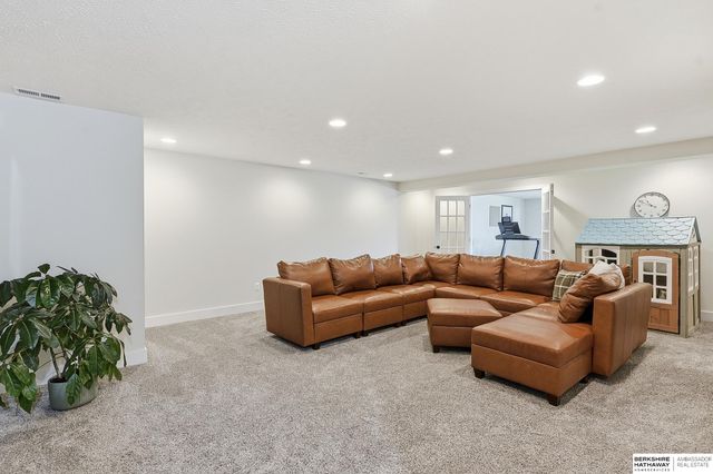 12111 S 209th Street, Gretna, NE 68028