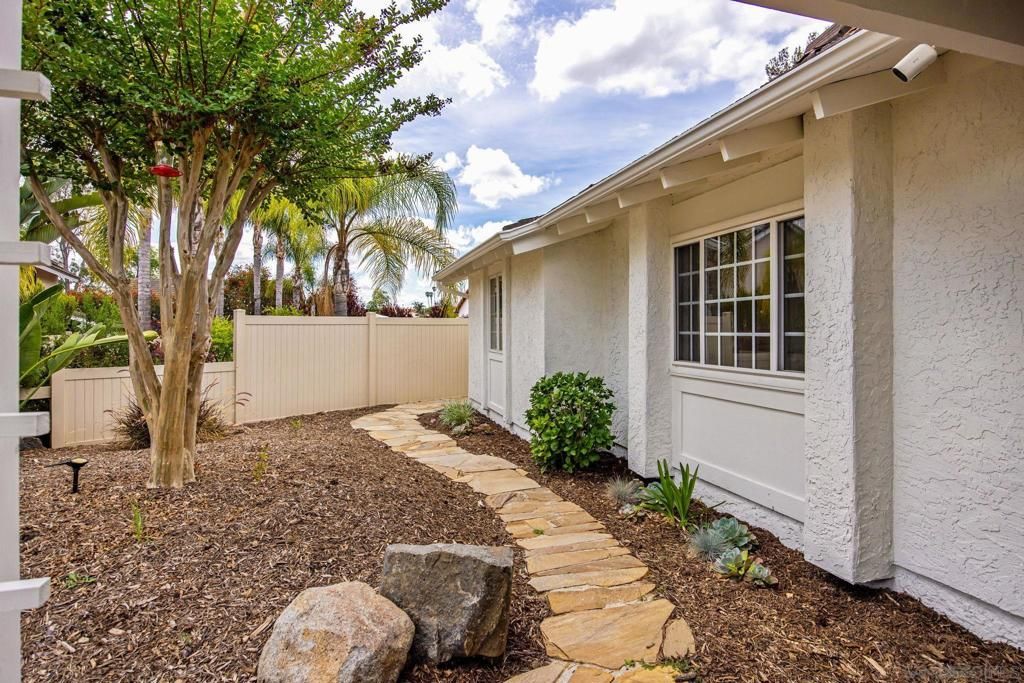 Image 7 of property listing at 17816 Frondoso Drive, San Diego, CA 92128