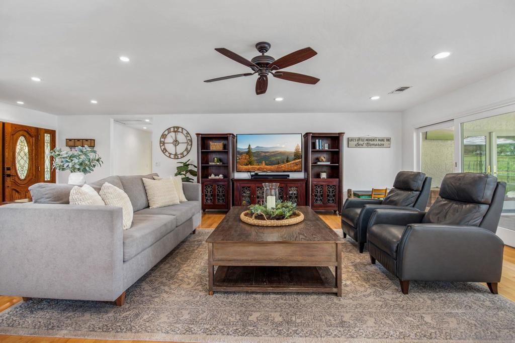 Image 9 of property listing at 17816 Frondoso Drive, San Diego, CA 92128