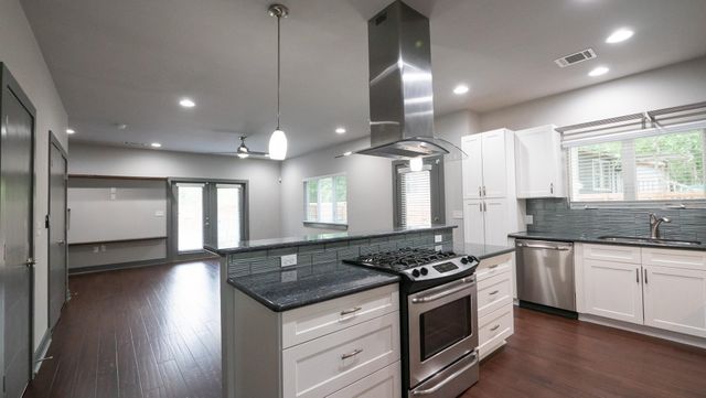 2009 Uphill LN B, Austin, TX 78741
