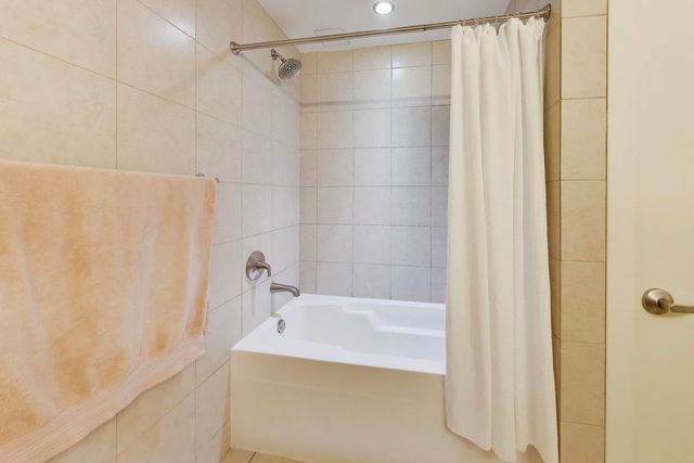 1570 Elmwood Avenue 909, Evanston, IL 60201
