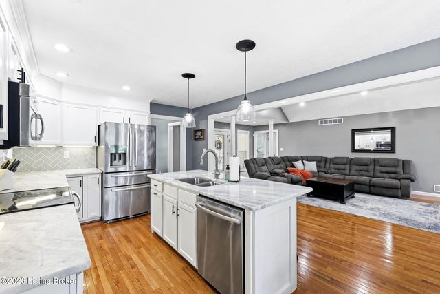 242 Kingswood Ct, Taylorsville, KY 40071