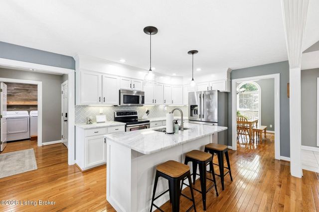 242 Kingswood Ct, Taylorsville, KY 40071