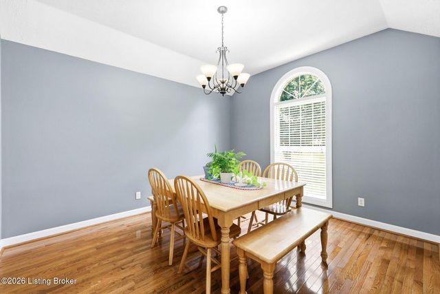 242 Kingswood Ct, Taylorsville, KY 40071