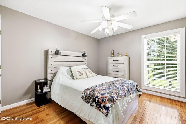 242 Kingswood Ct, Taylorsville, KY 40071