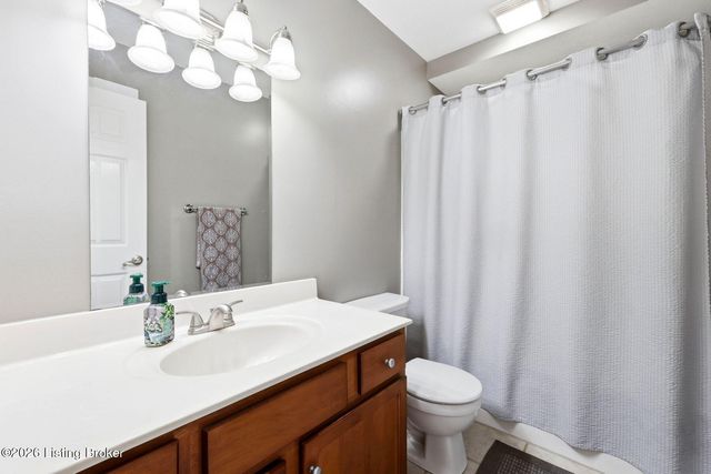 242 Kingswood Ct, Taylorsville, KY 40071