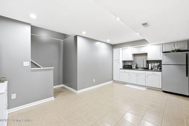 242 Kingswood Ct, Taylorsville, KY 40071