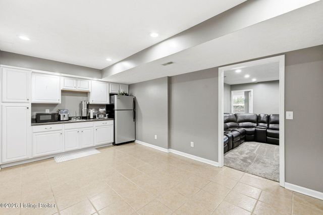 242 Kingswood Ct, Taylorsville, KY 40071