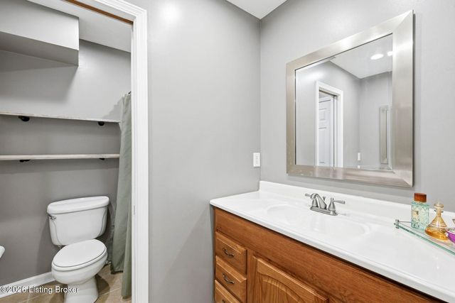 242 Kingswood Ct, Taylorsville, KY 40071