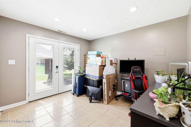 242 Kingswood Ct, Taylorsville, KY 40071