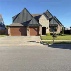 14243 S College Avenue, Bixby, OK 74008