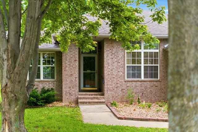 502 S Pepperhill Drive, Nixa, MO 65714