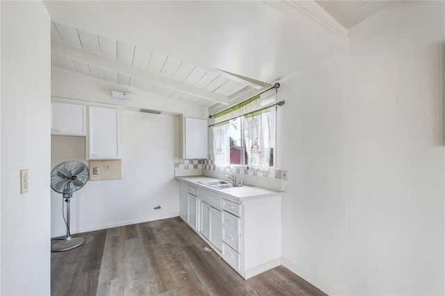 254 W 83rd Street, Los Angeles, CA 90003