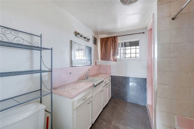 254 W 83rd Street, Los Angeles, CA 90003