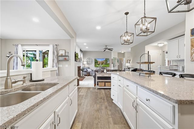 27212 Perry Circle, Olmsted Twp, OH 44138