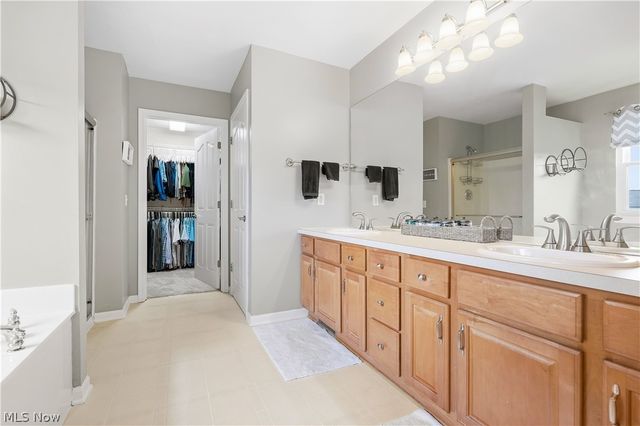 27212 Perry Circle, Olmsted Twp, OH 44138