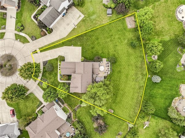 27212 Perry Circle, Olmsted Twp, OH 44138