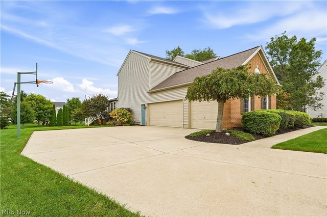 27212 Perry Circle, Olmsted Twp, OH 44138