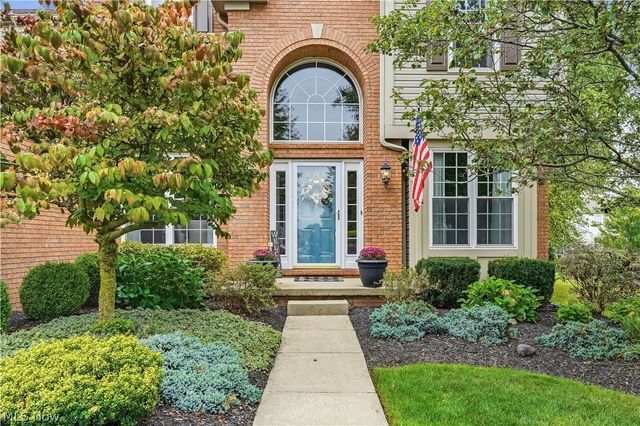 27212 Perry Circle, Olmsted Twp, OH 44138