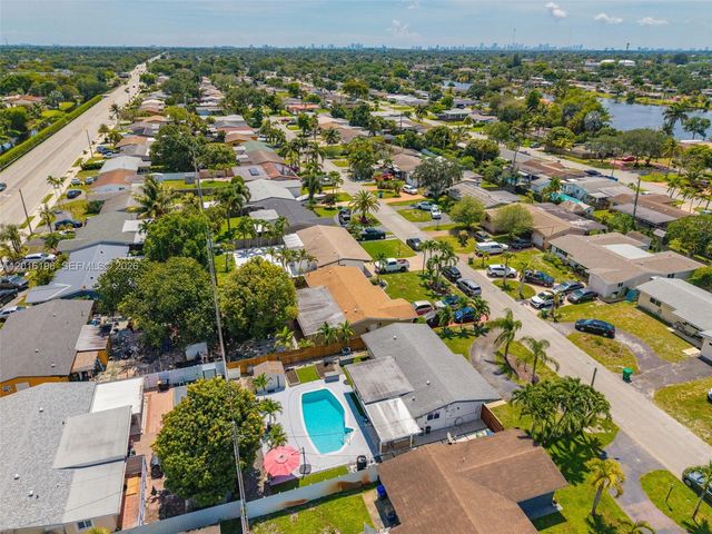 8451 NW 16th St, Pembroke Pines, FL 33024