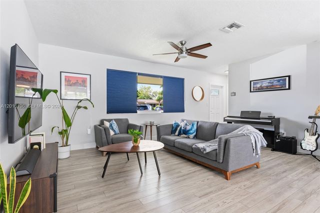 8451 NW 16th St, Pembroke Pines, FL 33024