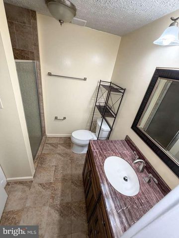 8123 STEEPLE CHASE CT, Springfield, VA 22153