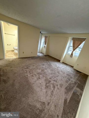 8123 STEEPLE CHASE CT, Springfield, VA 22153