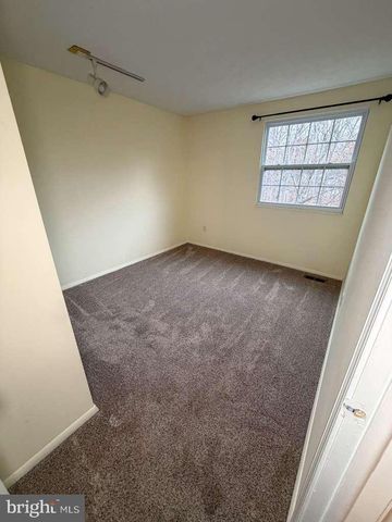 8123 STEEPLE CHASE CT, Springfield, VA 22153