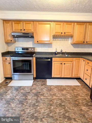 8123 STEEPLE CHASE CT, Springfield, VA 22153