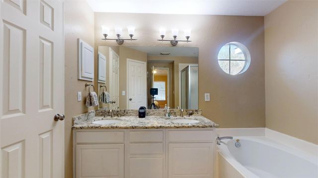 14 Willow Point Place, The Woodlands, TX 77382