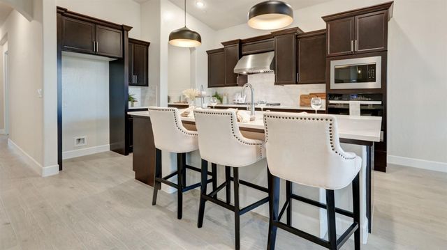 935 Talus Way S, Madera, CA 93636