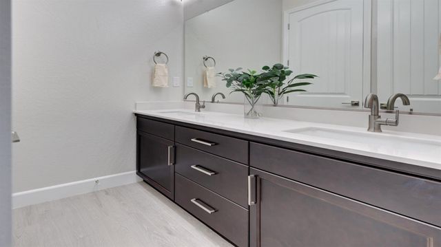 935 Talus Way S, Madera, CA 93636