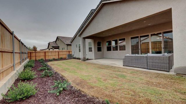 935 Talus Way S, Madera, CA 93636