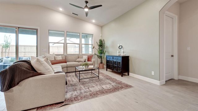 935 Talus Way S, Madera, CA 93636