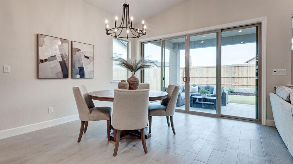 Image 10 of property listing at 935 Talus Way S, Madera, CA 93636