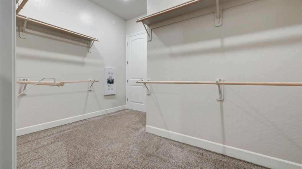 Image 19 of property listing at 935 Talus Way S, Madera, CA 93636