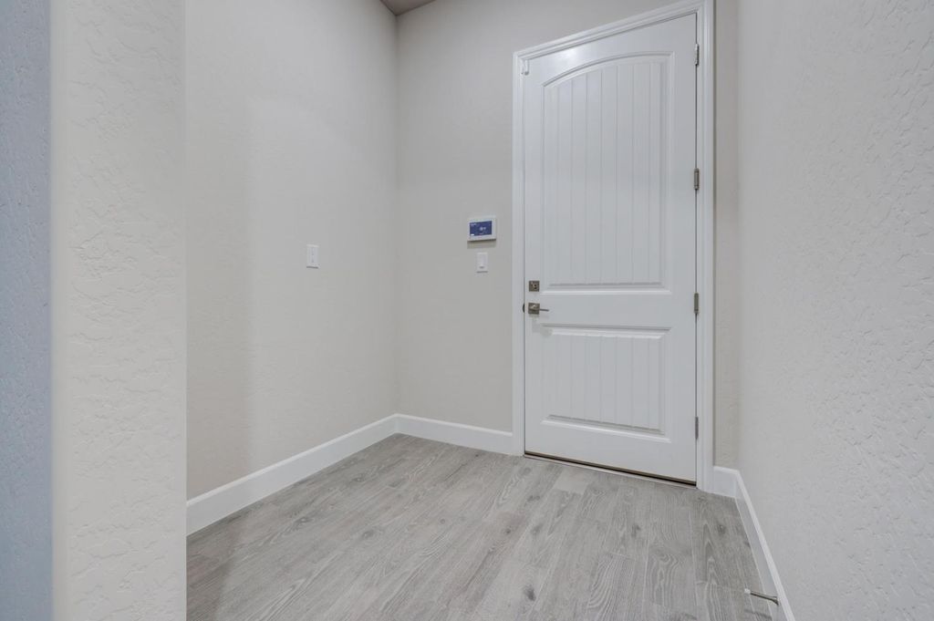 Image 28 of property listing at 935 Talus Way S, Madera, CA 93636