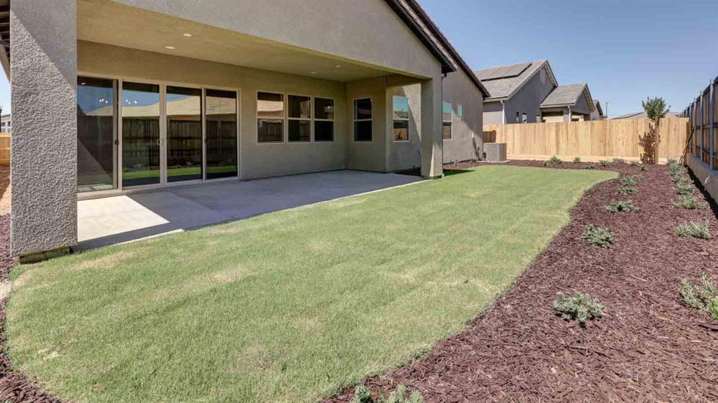 Image 30 of property listing at 935 Talus Way S, Madera, CA 93636