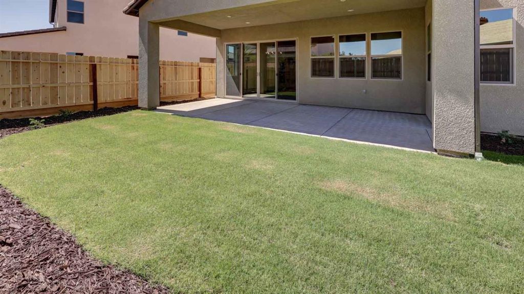 Image 34 of property listing at 935 Talus Way S, Madera, CA 93636