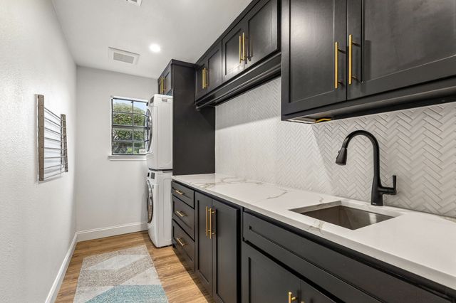 9216 Middle Glen Drive, Dallas, TX 75243