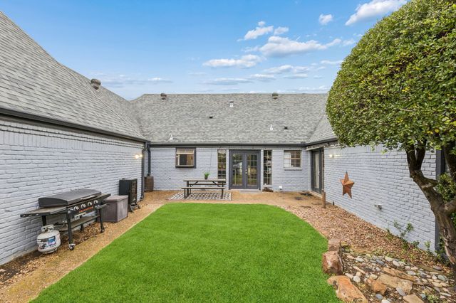 9216 Middle Glen Drive, Dallas, TX 75243