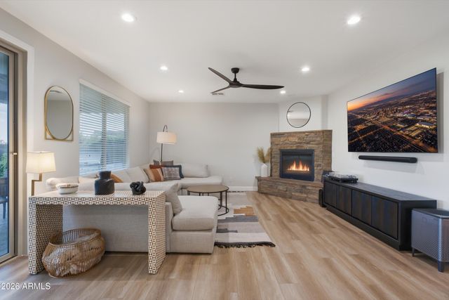 21821 N 38TH Place, Phoenix, AZ 85050