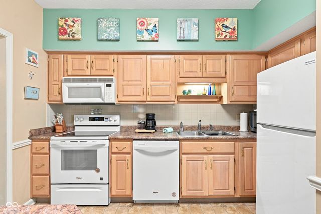 7601 Newport Bay 122, Indianapolis, IN 46240