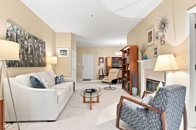 7601 Newport Bay 122, Indianapolis, IN 46240