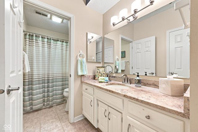 7601 Newport Bay 122, Indianapolis, IN 46240