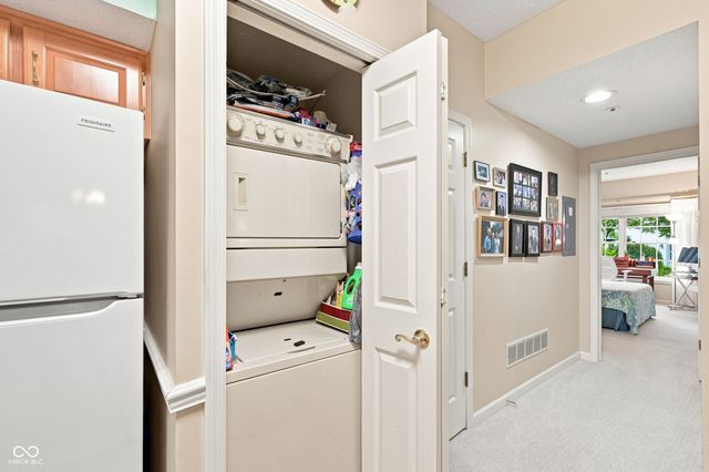 7601 Newport Bay 122, Indianapolis, IN 46240