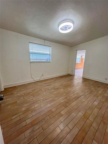 860 49TH AVENUE, St Petersburg, FL 33703