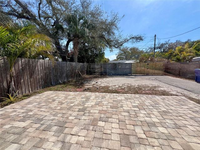 860 49TH AVENUE, St Petersburg, FL 33703