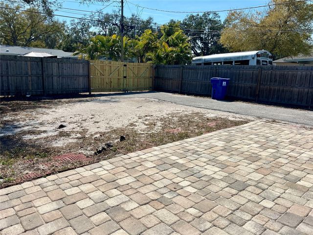 860 49TH AVENUE, St Petersburg, FL 33703