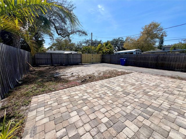 860 49TH AVENUE, St Petersburg, FL 33703